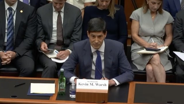 美联储主席沃什国会首秀:通胀飙升终将成为历史,将顶住特朗普施压